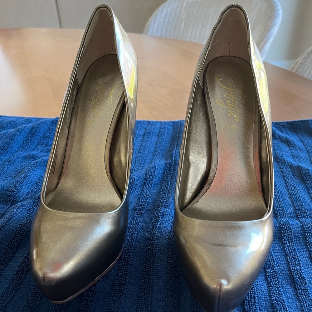 Women's Fergie Bunny High Heel Smooth Patent Gold Platform Pumps Size 7.5